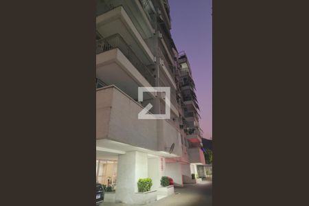 Apartamento à venda com 64m², 2 quartos e 1 vaga Apartamento à venda com 64m², 2 quartos e 1 vagaFachada do bloco