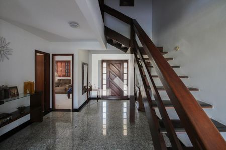 Casa de condomínio à venda com 235m², 4 quartos e 4 vagas Casa de condomínio à venda com 235m², 4 quartos e 4 vagasEntrada da casa