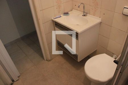 Casa à venda com 128m², 3 quartos e 2 vagasBanheiro 