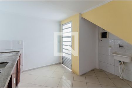 Casa para alugar com 25m², 1 quarto e sem vaga Casa para alugar com 25m², 1 quarto e sem vagaCozinha e Área de Serviço