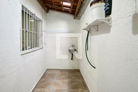Casa para alugar com 98m², 2 quartos e 1 vagaÁrea de Serviço