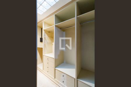 Casa à venda com 500m², 4 quartos e 5 vagasCloset