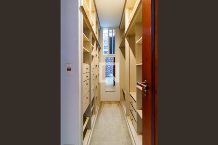 Casa à venda com 500m², 4 quartos e 5 vagasCloset do Quarto 1