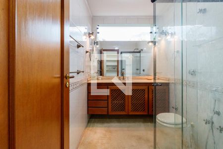 Casa à venda com 500m², 4 quartos e 5 vagasBanheiro do Quarto 4