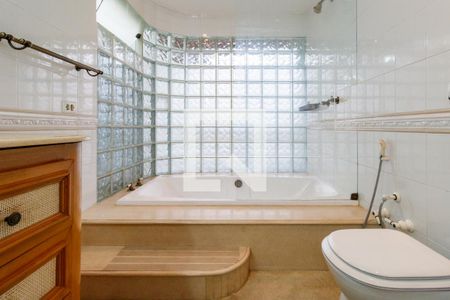 Casa à venda com 500m², 4 quartos e 5 vagasBanheiro