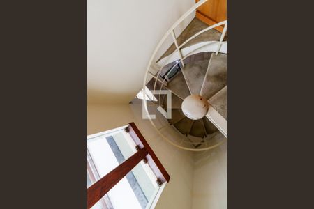 Casa à venda com 500m², 4 quartos e 5 vagasEscada