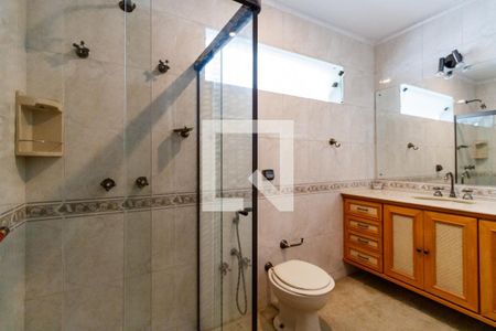 Casa à venda com 500m², 4 quartos e 5 vagasBanheiro do Quarto 1