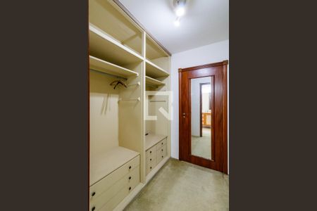 Casa à venda com 500m², 4 quartos e 5 vagasCloset