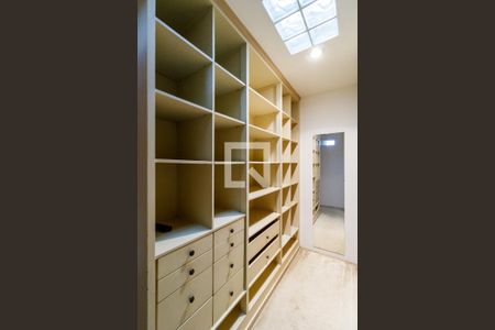 Casa à venda com 500m², 4 quartos e 5 vagasCloset