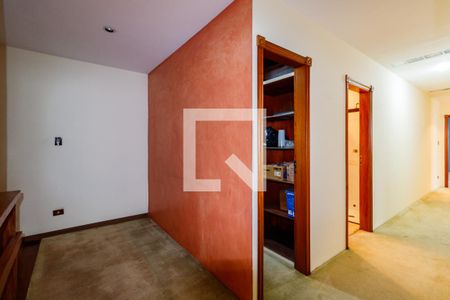 Casa à venda com 500m², 4 quartos e 5 vagasEscada