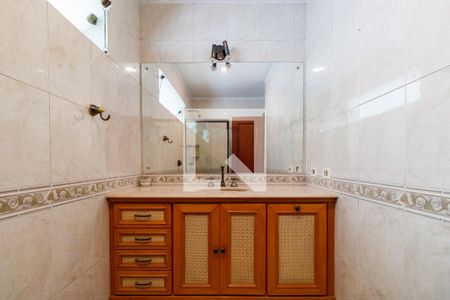 Casa à venda com 500m², 4 quartos e 5 vagasBanheiro do Quarto 1