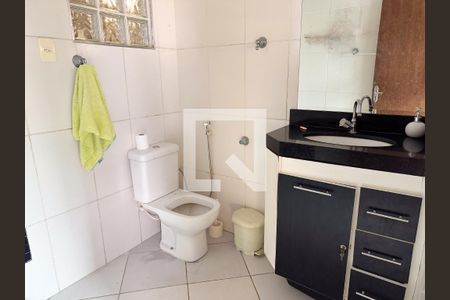 Casa à venda com 300m², 3 quartos e 2 vagasEdícula - Banheiro 2