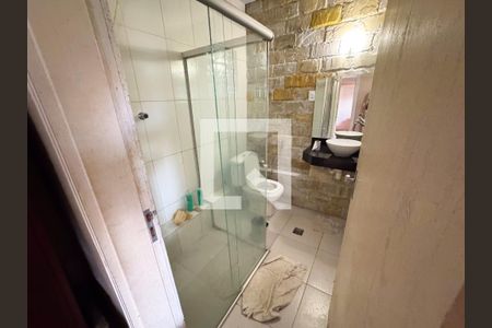 Casa à venda com 300m², 3 quartos e 2 vagasEdícula - Banheiro 