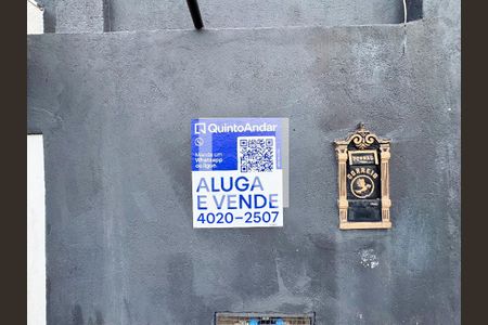 Casa à venda com 300m², 3 quartos e 2 vagasFachada e Placa