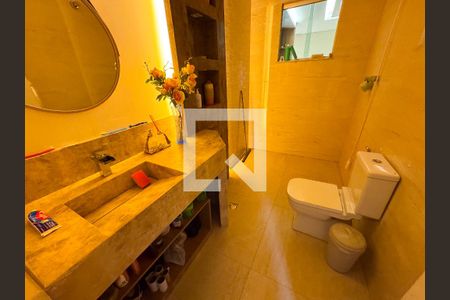 Casa à venda com 300m², 3 quartos e 2 vagasBanheiro