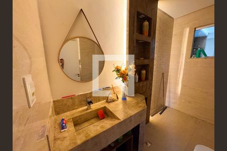 Casa à venda com 300m², 3 quartos e 2 vagasBanheiro