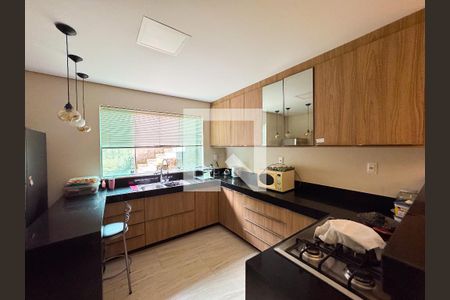 Casa à venda com 300m², 3 quartos e 2 vagasCozinha