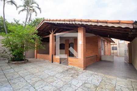 Casa para alugar com 180m², 3 quartos e 4 vagasFachada