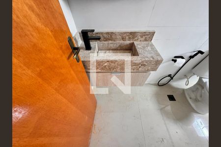 Casa à venda com 130m², 2 quartos e 4 vagas Casa à venda com 130m², 2 quartos e 4 vagasBanheiro da suíte 2