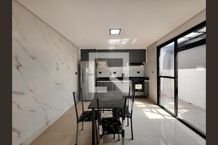 Casa à venda com 130m², 2 quartos e 4 vagas Casa à venda com 130m², 2 quartos e 4 vagasCozinha