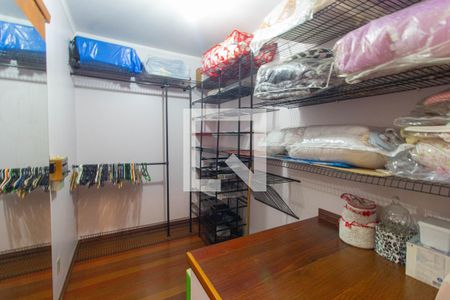 Casa à venda com 275m², 4 quartos e 3 vagasCloset da suíte