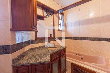 Casa à venda com 275m², 4 quartos e 3 vagasBanheiro da Suíte