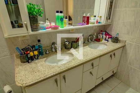 Casa à venda com 594m², 3 quartos e 8 vagasBanheiro