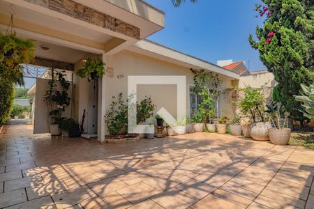 Casa à venda com 594m², 3 quartos e 8 vagasFachada