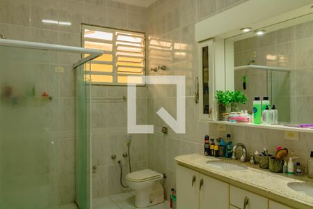 Casa à venda com 594m², 3 quartos e 8 vagasBanheiro