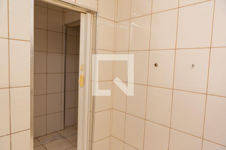 Casa à venda com 180m², 3 quartos e 1 vagaBanheiro 2