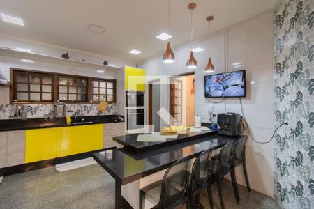 Casa à venda com 517m², 5 quartos e 6 vagas Casa à venda com 517m², 5 quartos e 6 vagasCozinha