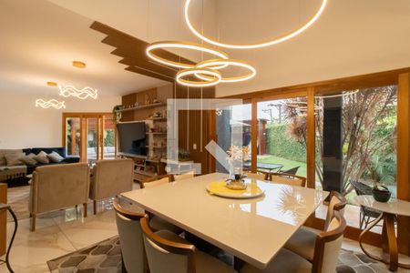 Casa à venda com 517m², 5 quartos e 6 vagas Casa à venda com 517m², 5 quartos e 6 vagasSala