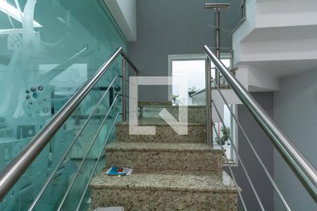 Casa para alugar com 325m², 3 quartos e 6 vagasEscada