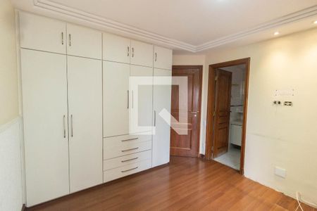 Apartamento à venda com 300m², 4 quartos e 4 vagas Apartamento à venda com 300m², 4 quartos e 4 vagasSuíte 2
