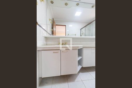 Apartamento à venda com 300m², 4 quartos e 4 vagas Apartamento à venda com 300m², 4 quartos e 4 vagasBanheiro Suíte 2