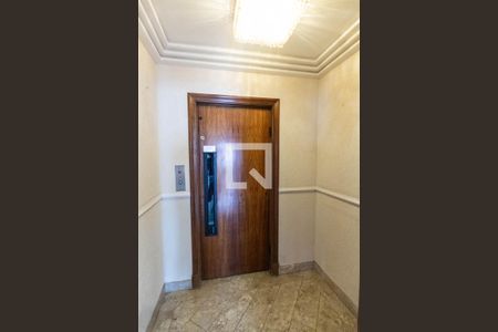 Apartamento à venda com 300m², 4 quartos e 4 vagas Apartamento à venda com 300m², 4 quartos e 4 vagasHall social