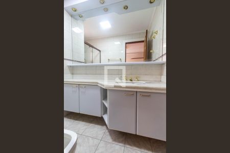 Apartamento à venda com 300m², 4 quartos e 4 vagas Apartamento à venda com 300m², 4 quartos e 4 vagasBanheiro Suíte