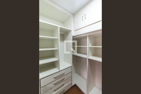 Apartamento à venda com 300m², 4 quartos e 4 vagas Apartamento à venda com 300m², 4 quartos e 4 vagasCloset Suíte 4