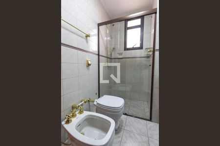 Apartamento à venda com 300m², 4 quartos e 4 vagas Apartamento à venda com 300m², 4 quartos e 4 vagasBanheiro Suíte