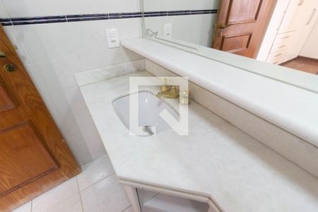 Apartamento à venda com 300m², 4 quartos e 4 vagas Apartamento à venda com 300m², 4 quartos e 4 vagasBanheiro Suíte 2