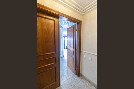 Apartamento à venda com 300m², 4 quartos e 4 vagas Apartamento à venda com 300m², 4 quartos e 4 vagasHall social