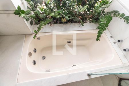 Apartamento à venda com 300m², 4 quartos e 4 vagas Apartamento à venda com 300m², 4 quartos e 4 vagasBanheiro Suíte 4