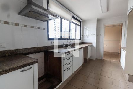 Apartamento à venda com 300m², 4 quartos e 4 vagas Apartamento à venda com 300m², 4 quartos e 4 vagasCozinha