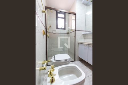 Apartamento à venda com 300m², 4 quartos e 4 vagas Apartamento à venda com 300m², 4 quartos e 4 vagasBanheiro Suíte