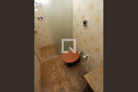 Casa à venda com 183m², 2 quartos e 1 vagaBanheiro