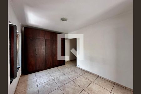 Casa à venda com 246m², 3 quartos e 3 vagas Casa à venda com 246m², 3 quartos e 3 vagasSuíte