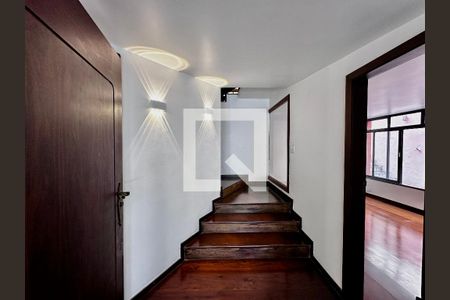 Casa à venda com 246m², 3 quartos e 3 vagas Casa à venda com 246m², 3 quartos e 3 vagasSala