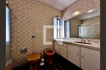 Casa à venda com 246m², 3 quartos e 3 vagas Casa à venda com 246m², 3 quartos e 3 vagasBanheiro Suíte