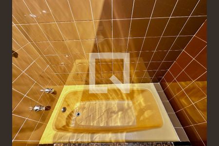 Casa à venda com 246m², 3 quartos e 3 vagas Casa à venda com 246m², 3 quartos e 3 vagasBanheiro Social