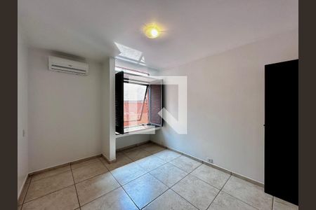 Casa à venda com 246m², 3 quartos e 3 vagas Casa à venda com 246m², 3 quartos e 3 vagasQuarto 2